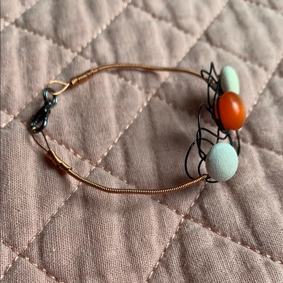 CREATION - Bracelet - Wire & Vintage buttons - Cooper orange creamsicle - Picture 3 of 7